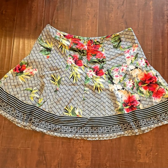 White House Black Market Floral Fit & Flare Skirt Size 14 Office Casual Worship - Picture 7 of 7